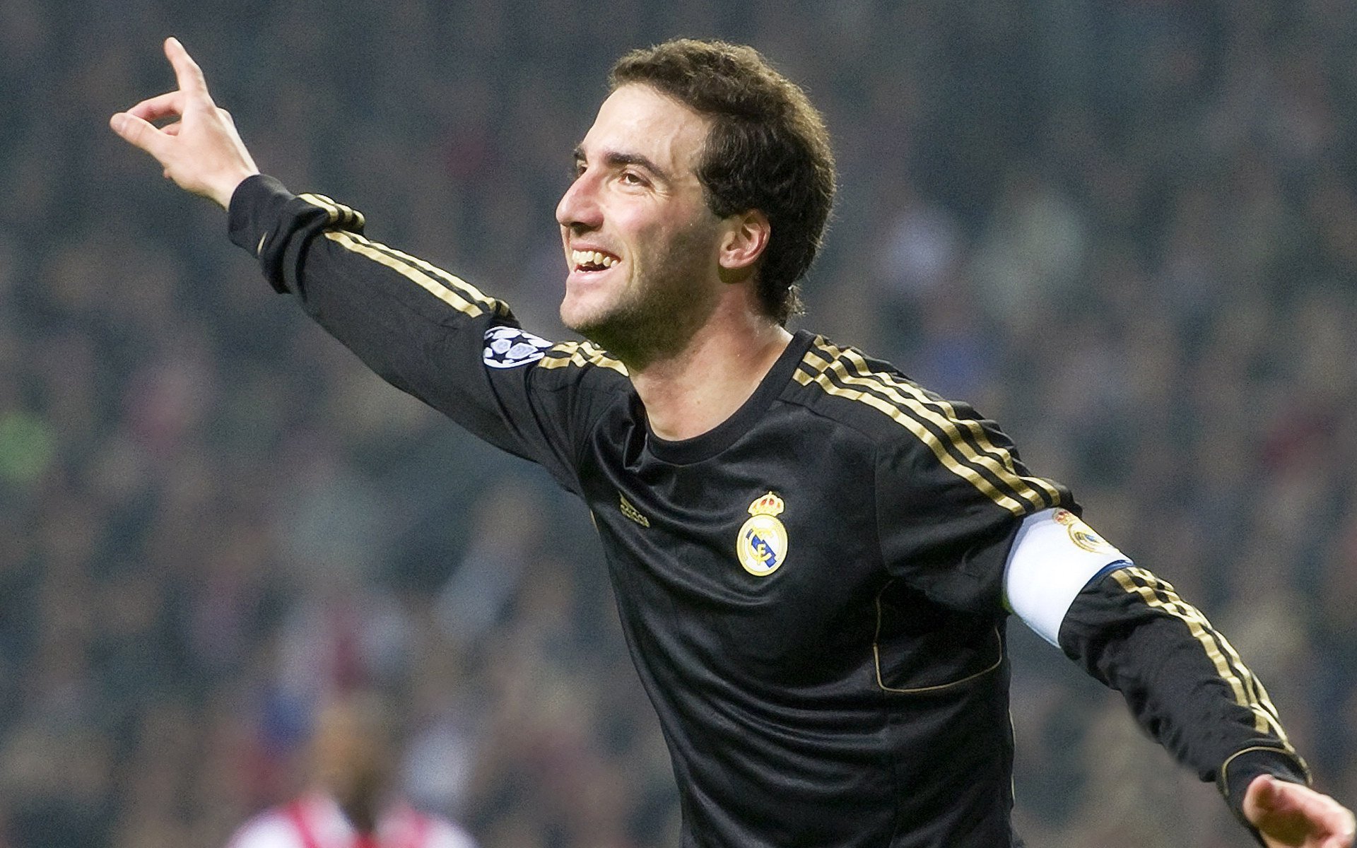 F1年度争冠之夜，萨内压力下完成爆发